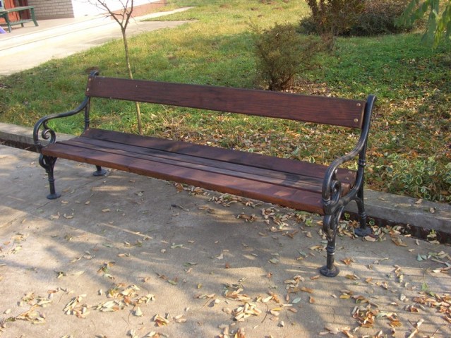 Parkovska klupa.JPG