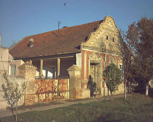 600px-Vojvodanska_kuća_sa_baroknim_uticajima.JPG